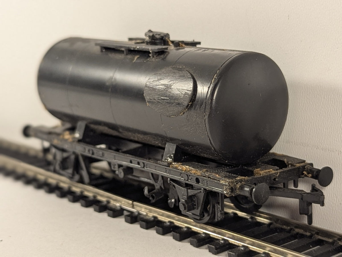 Hornby OO Gauge 4-Wheel Tank Wagon Goods Wagon Black