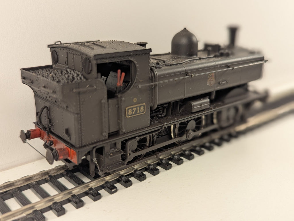 Mainline GWR 57xx / 8750 Class 0-6-0PT No. 8718 in BR Black