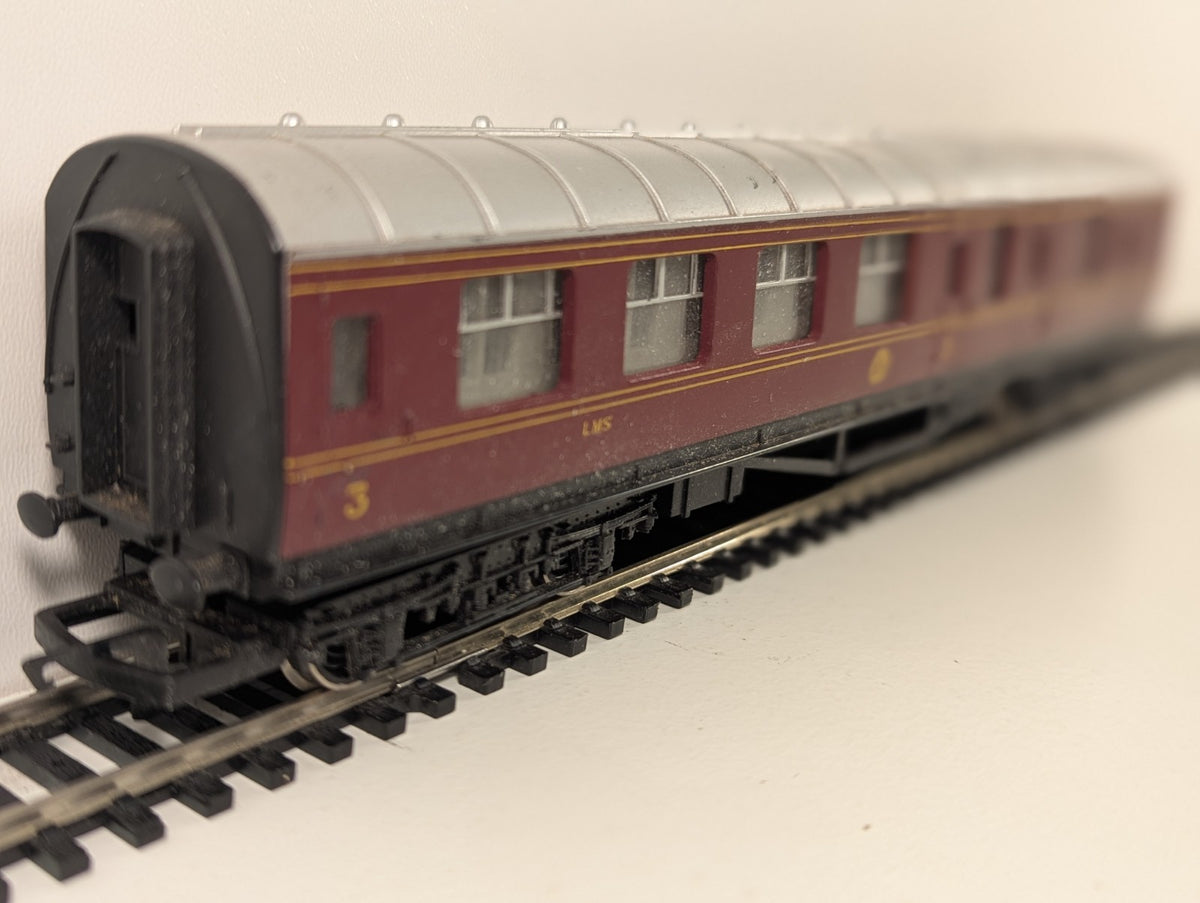 Hornby OO Gauge R475A LMS Brake Third Coach 5644 – Crimson Lake