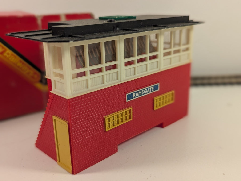 Hornby R145 Modern Signal Box – Ramsgate