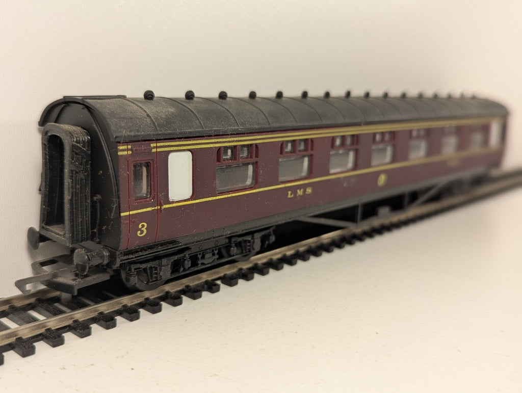 Airfix GMR 54202 OO Gauge LMS Stanier Composite Corridor Coach