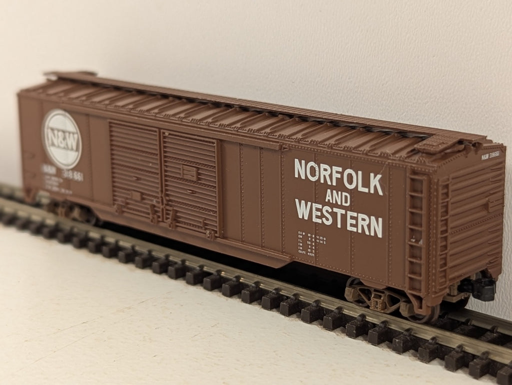 Atlas N Gauge Norfolk & Western Boxcar Brown