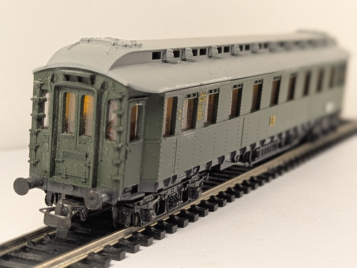 VEB Modellbahnwagen Dresden 426/935 HO Gauge D-Zug Oberlicht Coach