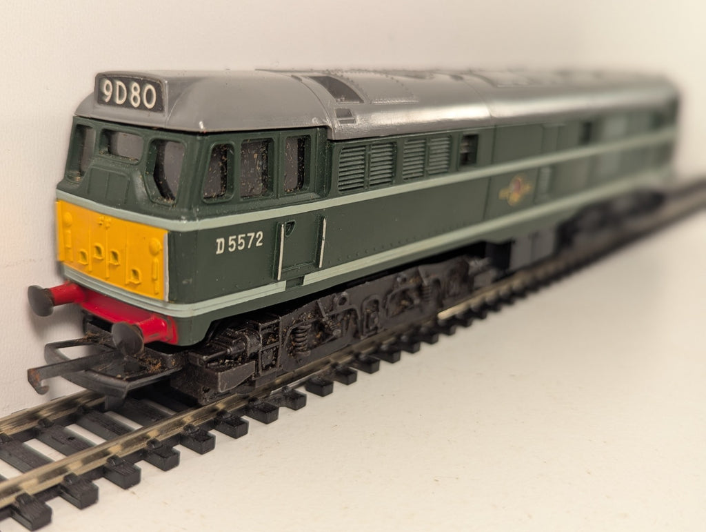 Tri-ang OO Gauge Class 31 Brush Type 2 Diesel Locomotive D5572 BR Green