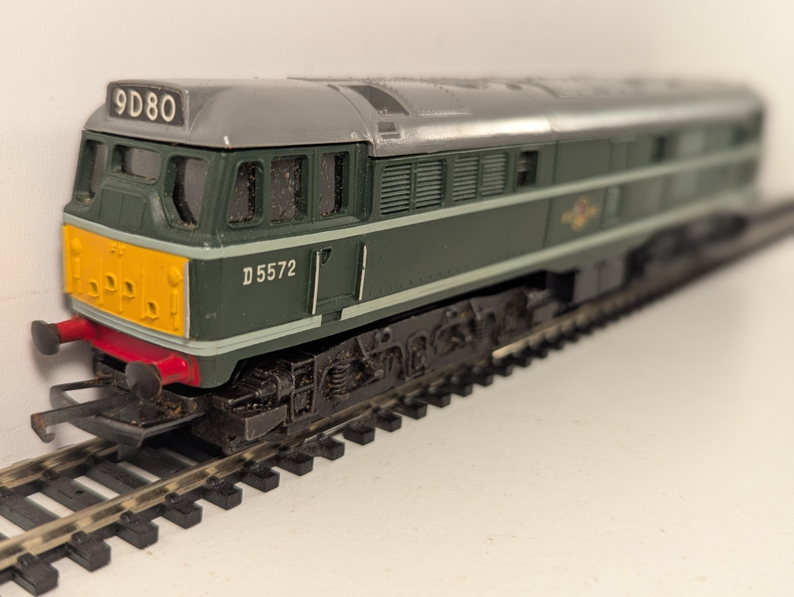Tri-ang OO Gauge Class 31 Brush Type 2 Diesel Locomotive D5572 BR Green