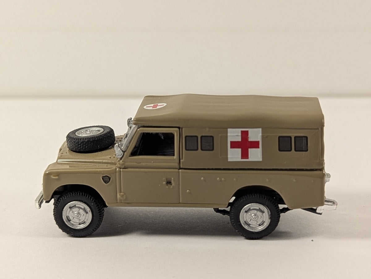Hongwell 1:72 Scale Land Rover Series III 109 Ambulance Die-cast Model Vehicle