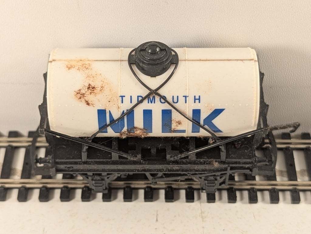 Hornby OO Gauge Tidmouth Milk Tanker Goods Wagon