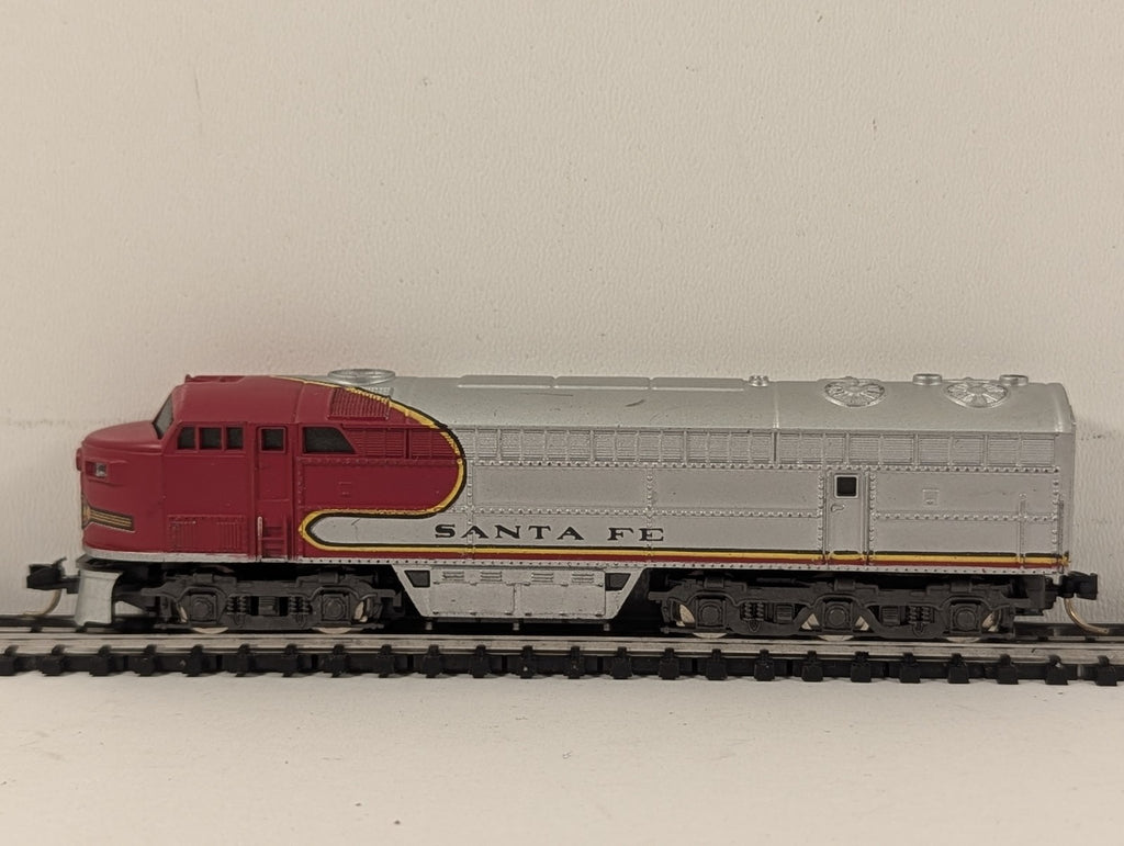 Atlas N Gauge FM C-Liner Diesel Locomotive Santa Fe Warbonnet 2131