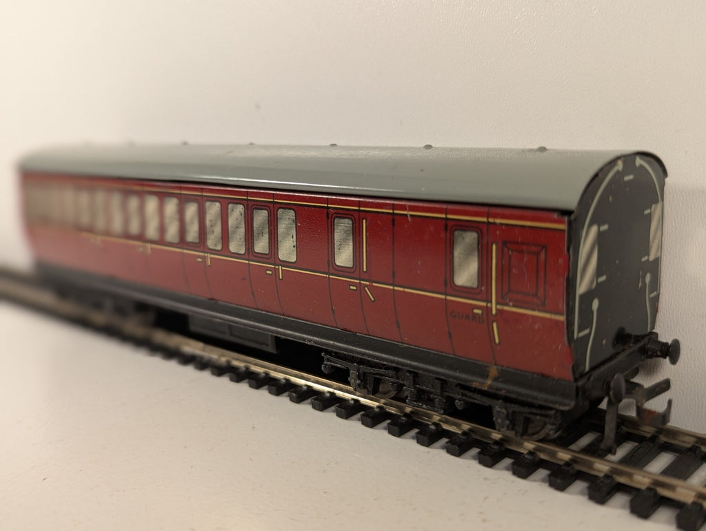 Hornby Dublo OO Gauge BR Mk1 Suburban Composite Brake Coach - Maroon