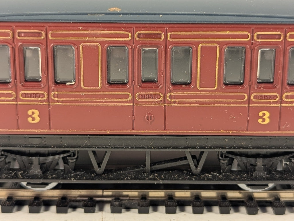 Hornby OO Gauge LMS 4-Wheel Coach Passenger Coach LMS Maroon R112
