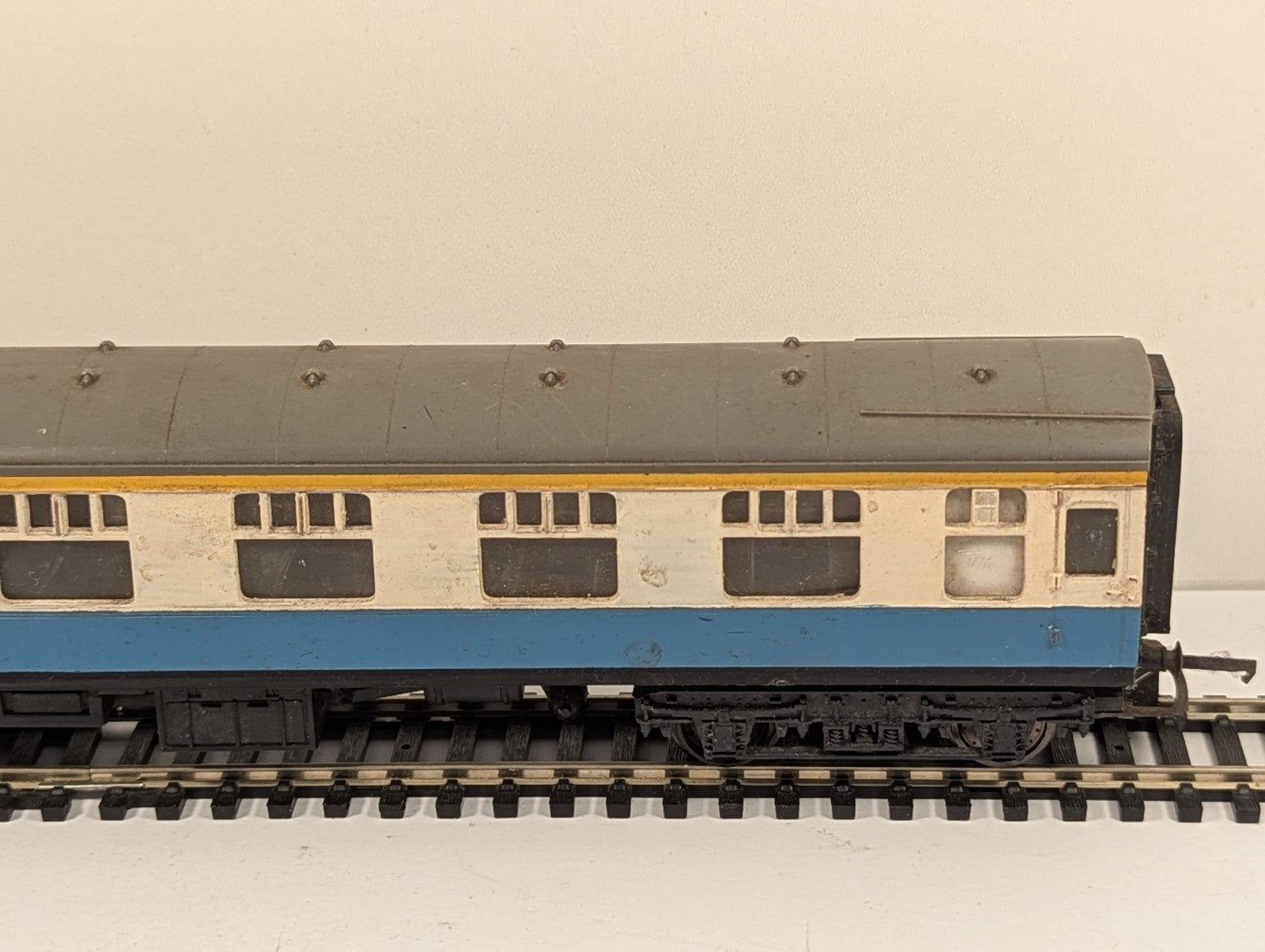 Tri-ang OO Gauge BR Mk1 Blue Grey Passenger Coach