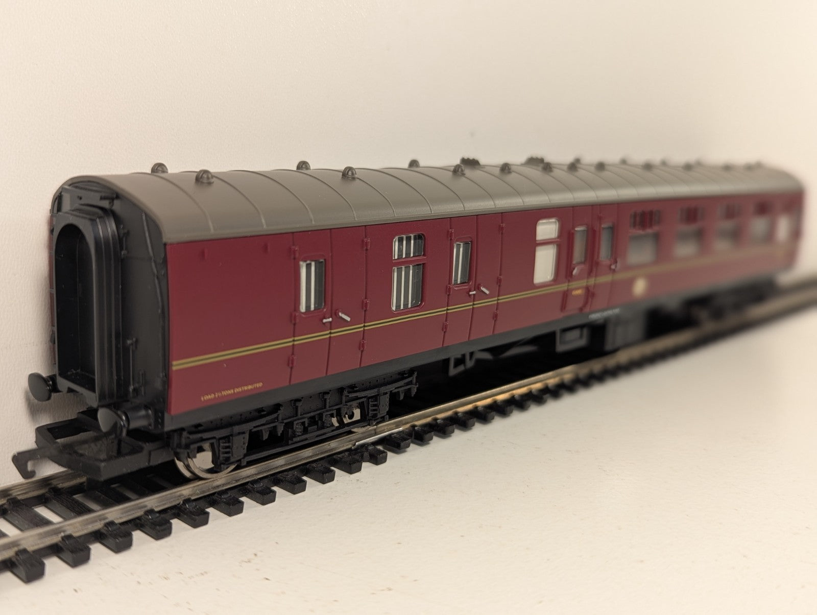 Hornby R4149A Hogwarts Express Brake Coach