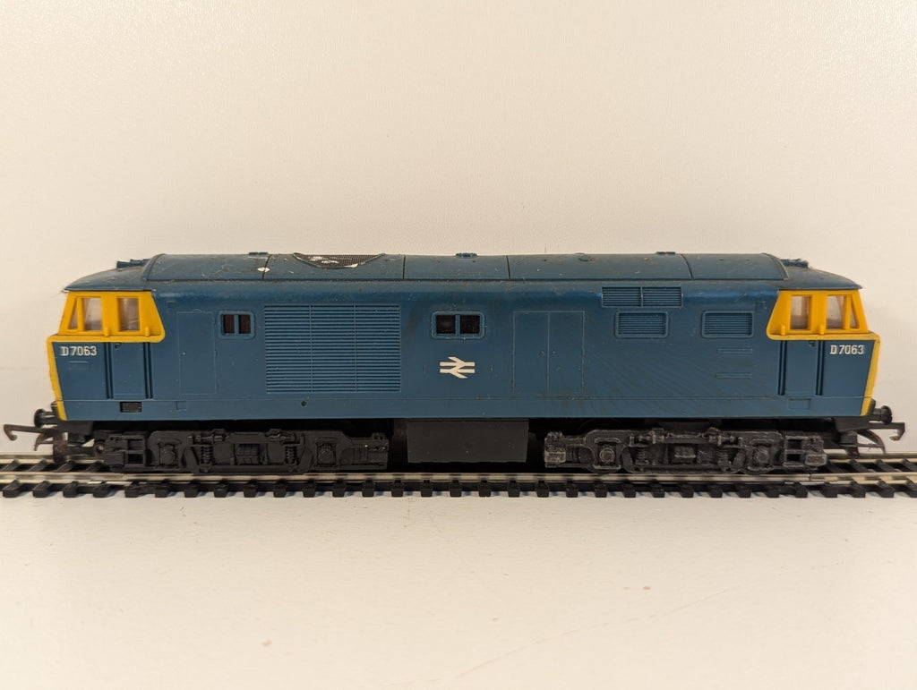 Tri-ang Hornby R758 OO Gauge Class 35 Hymek BR Blue Poor Runner