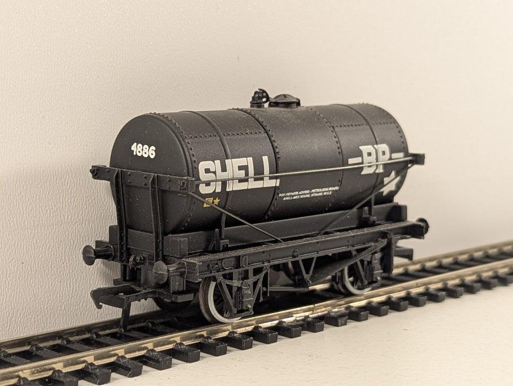 Bachmann Branchline OO Gauge Shell 14 Ton Tank Wagon - Wrong Box