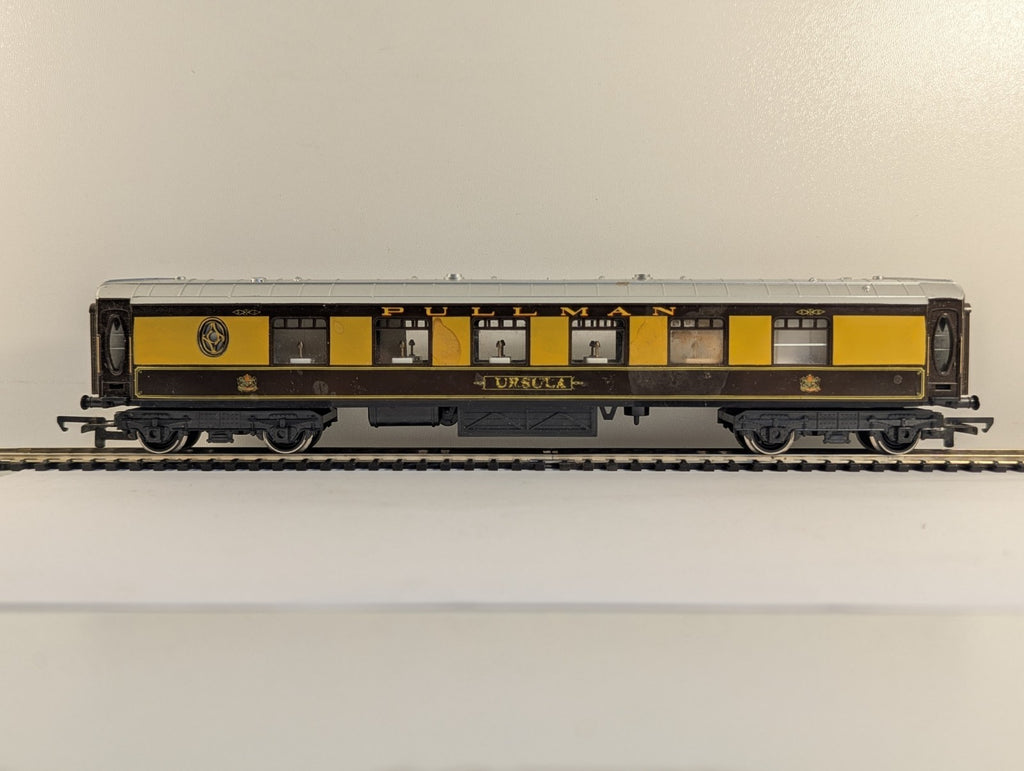 Hornby OO Gauge Pullman Parlour Coach "Ursula"