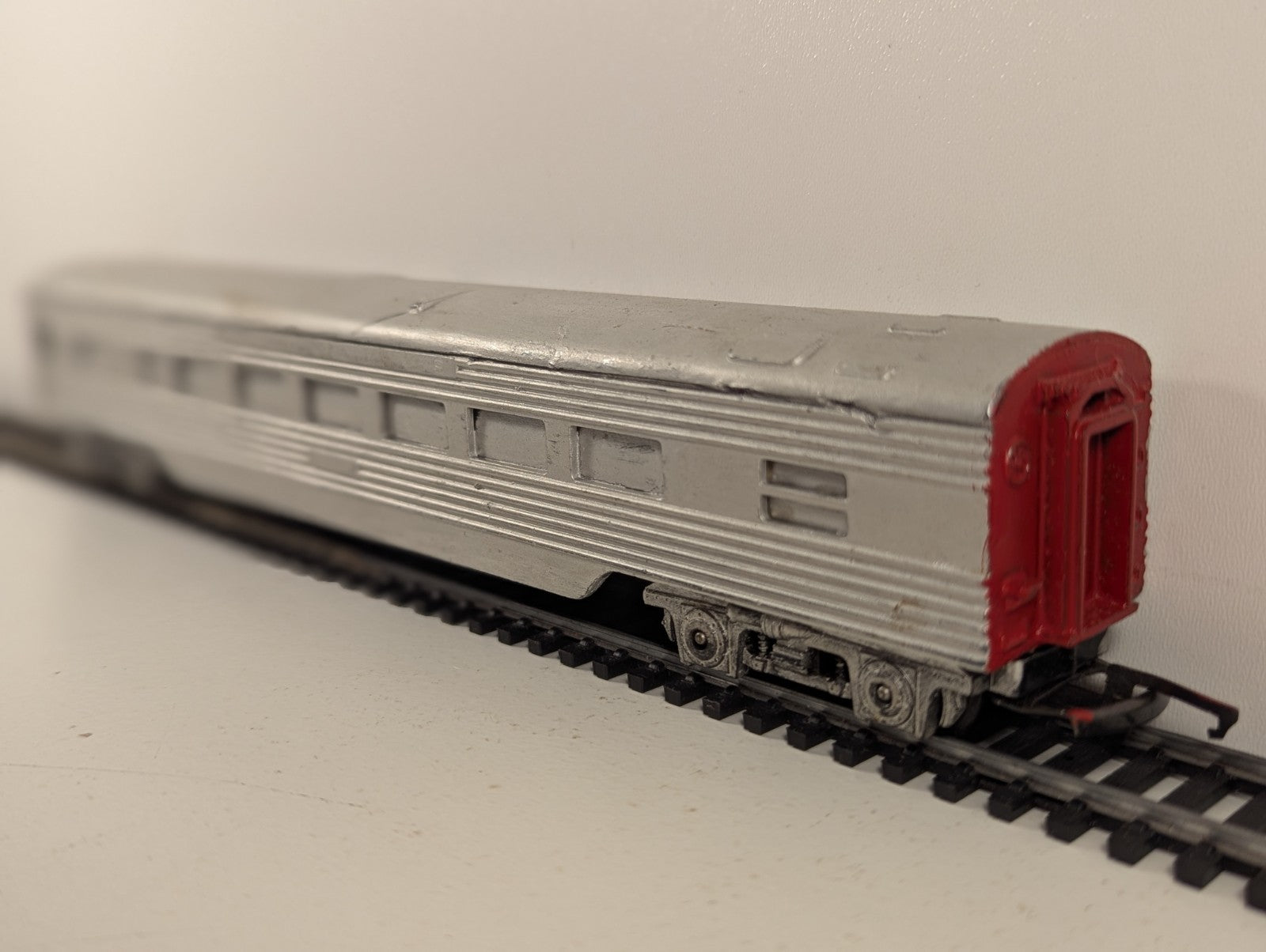Tri-ang R24 OO Gauge Silver Transcontinental Passenger Car
