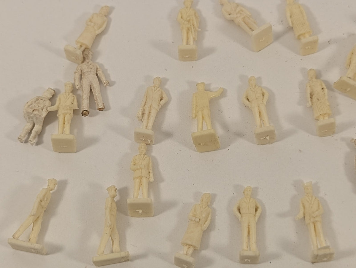 OO Gauge Assorted Station Staff, Passengers and Workmen Figures