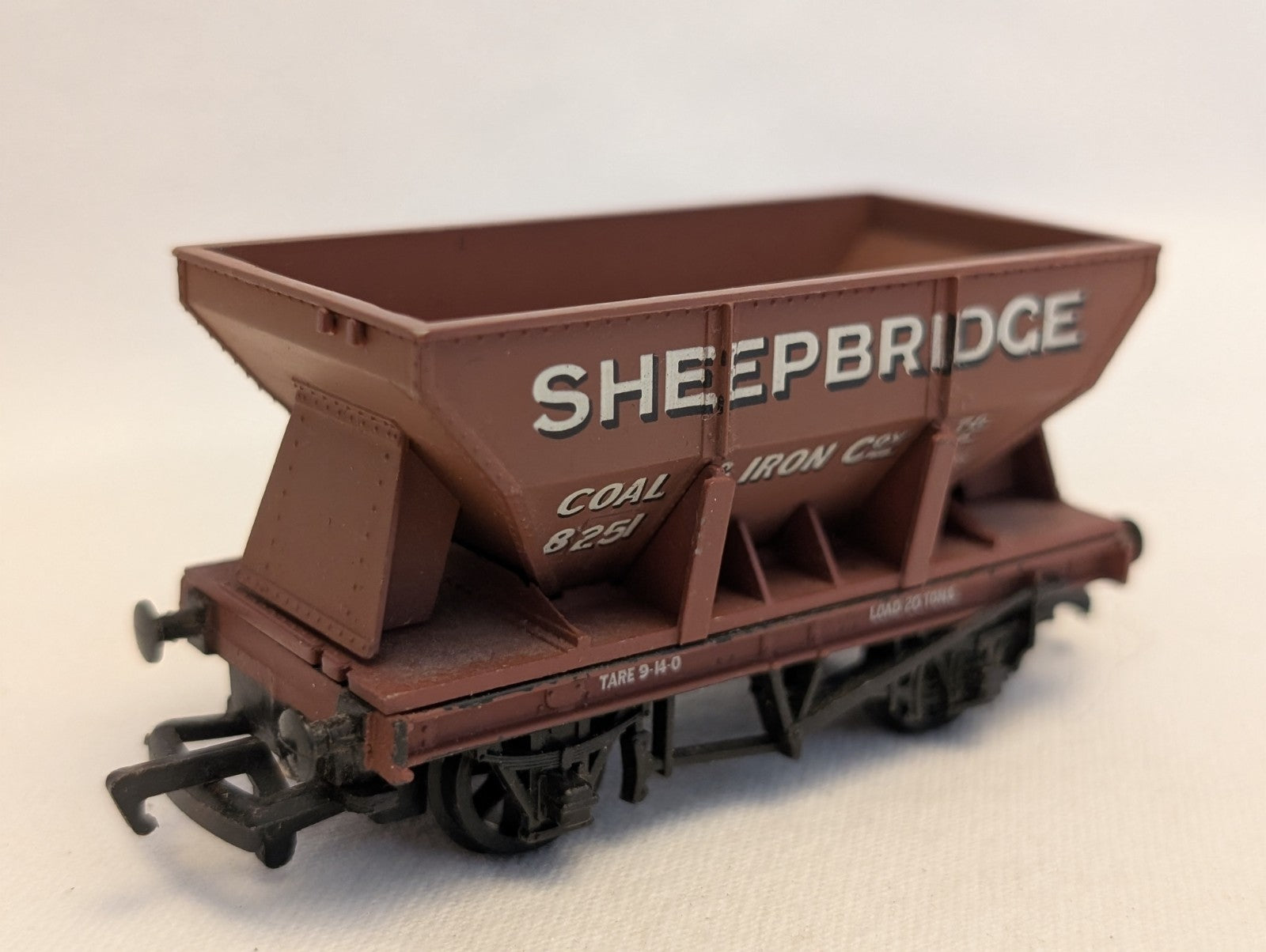 Mainline OO Gauge 20 Ton Hopper Wagon Goods Wagon 8251