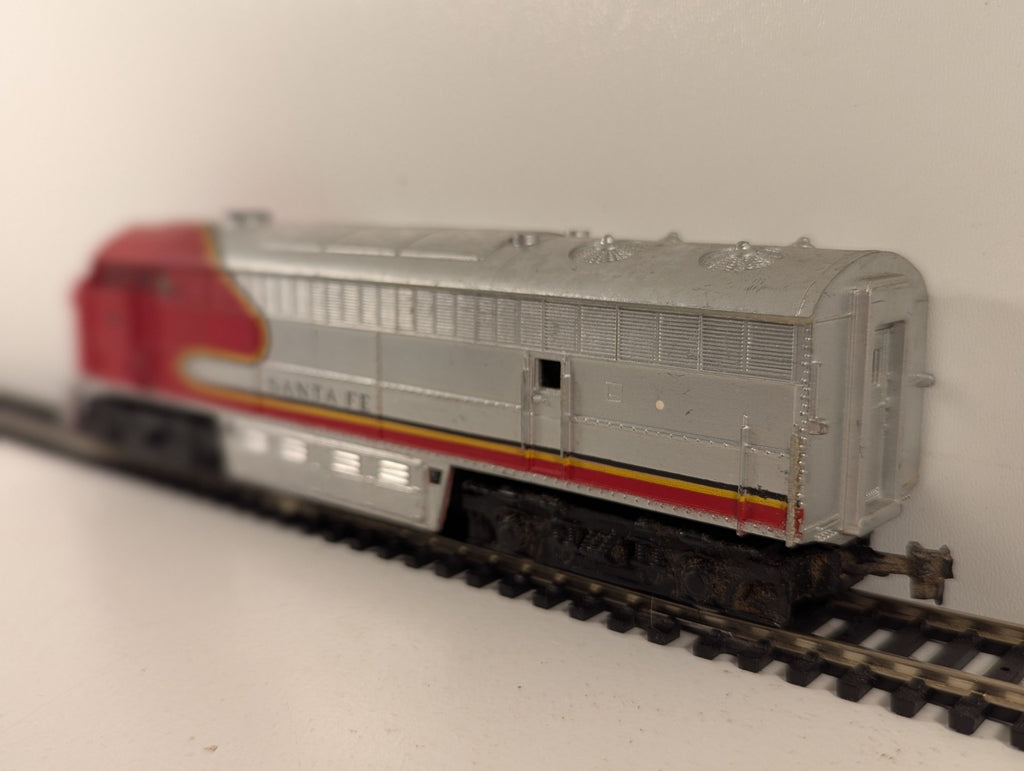 AHM / Tempo HO Gauge Alco FA-2 Diesel Locomotive 5028 Santa Fe - Spares/Repair