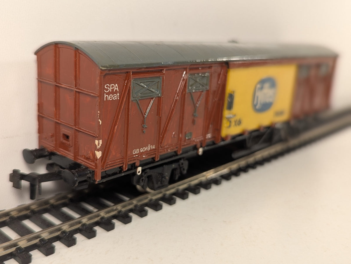 Tri-ang Hornby OO Gauge Continental Ferry Van Goods Wagon GB 906934 Fyffes