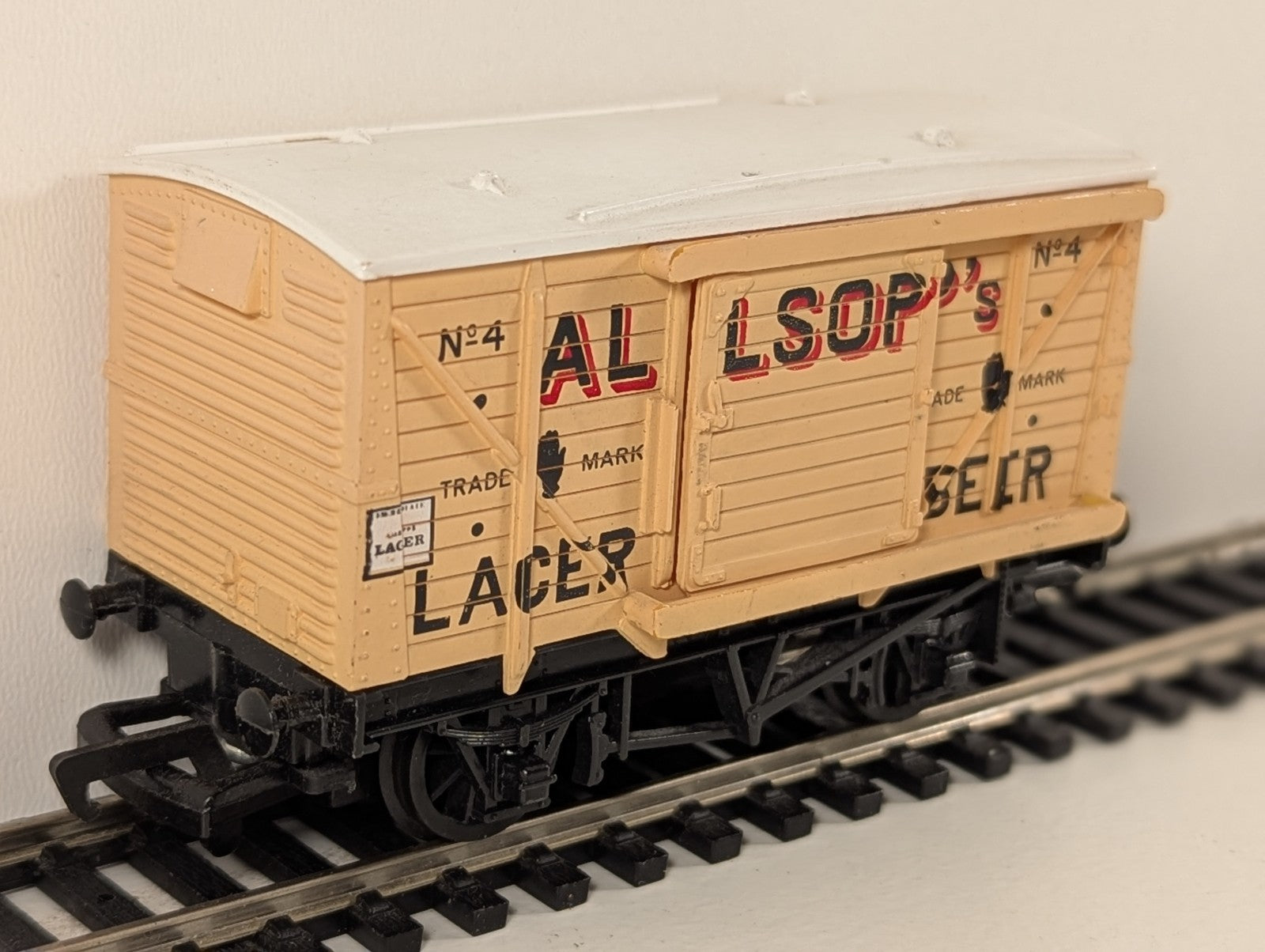 Hornby OO Gauge LMS 20T Brake Van 730386