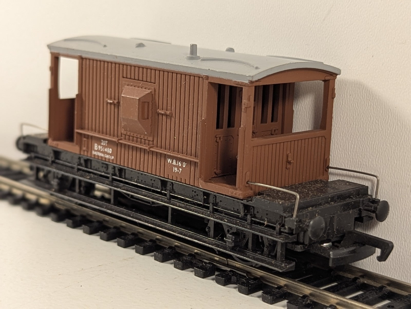 Mainline 37-139 BR 20T Brown Brake Van
