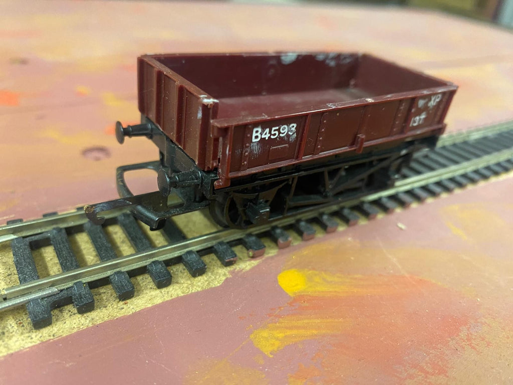 TRIANG R113 BR MAROON GOODS WAGON B4593 with DROP SIDE