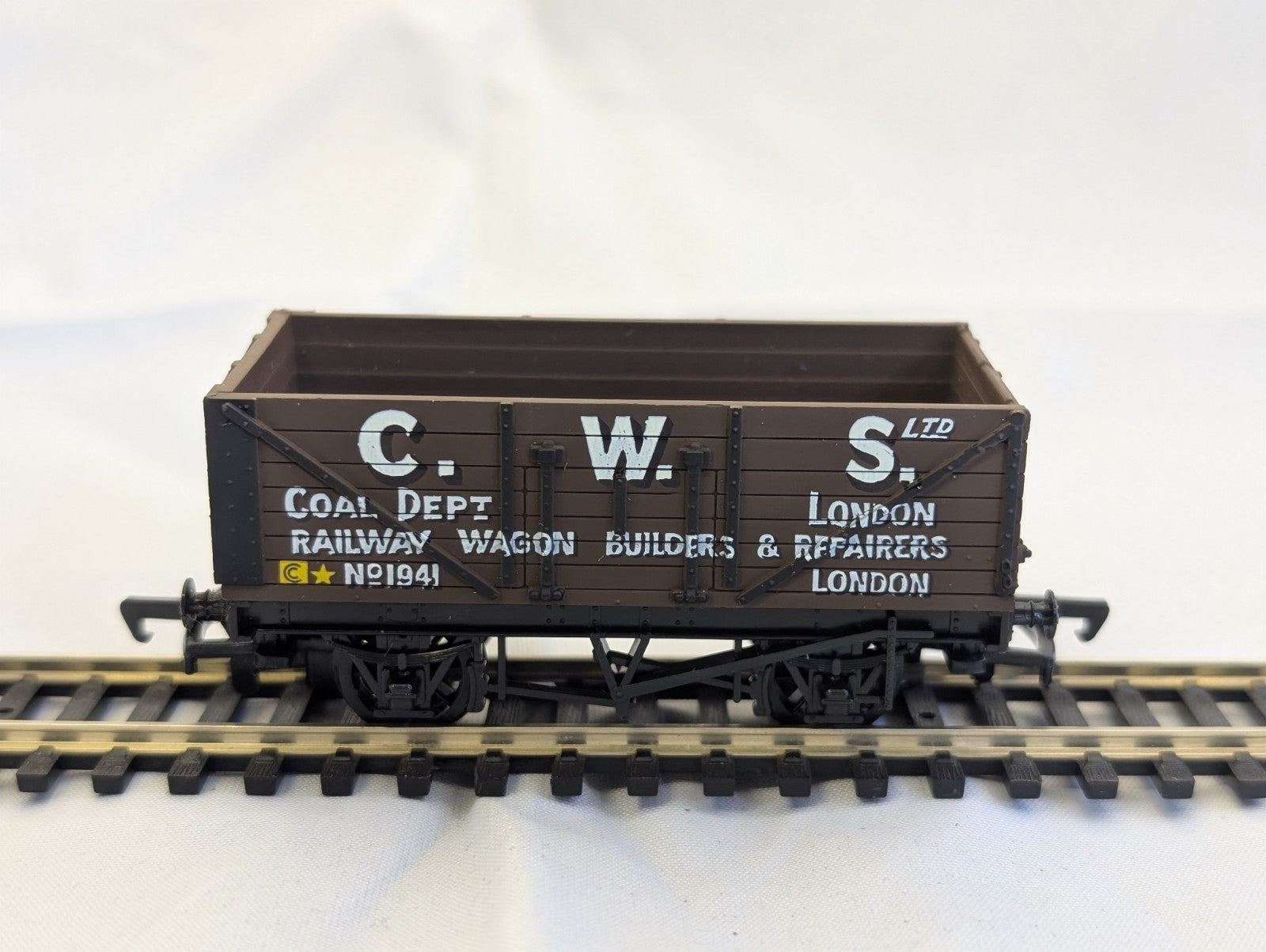 Mainline Railways 37-129 7 Plank Wagon C.W.S.