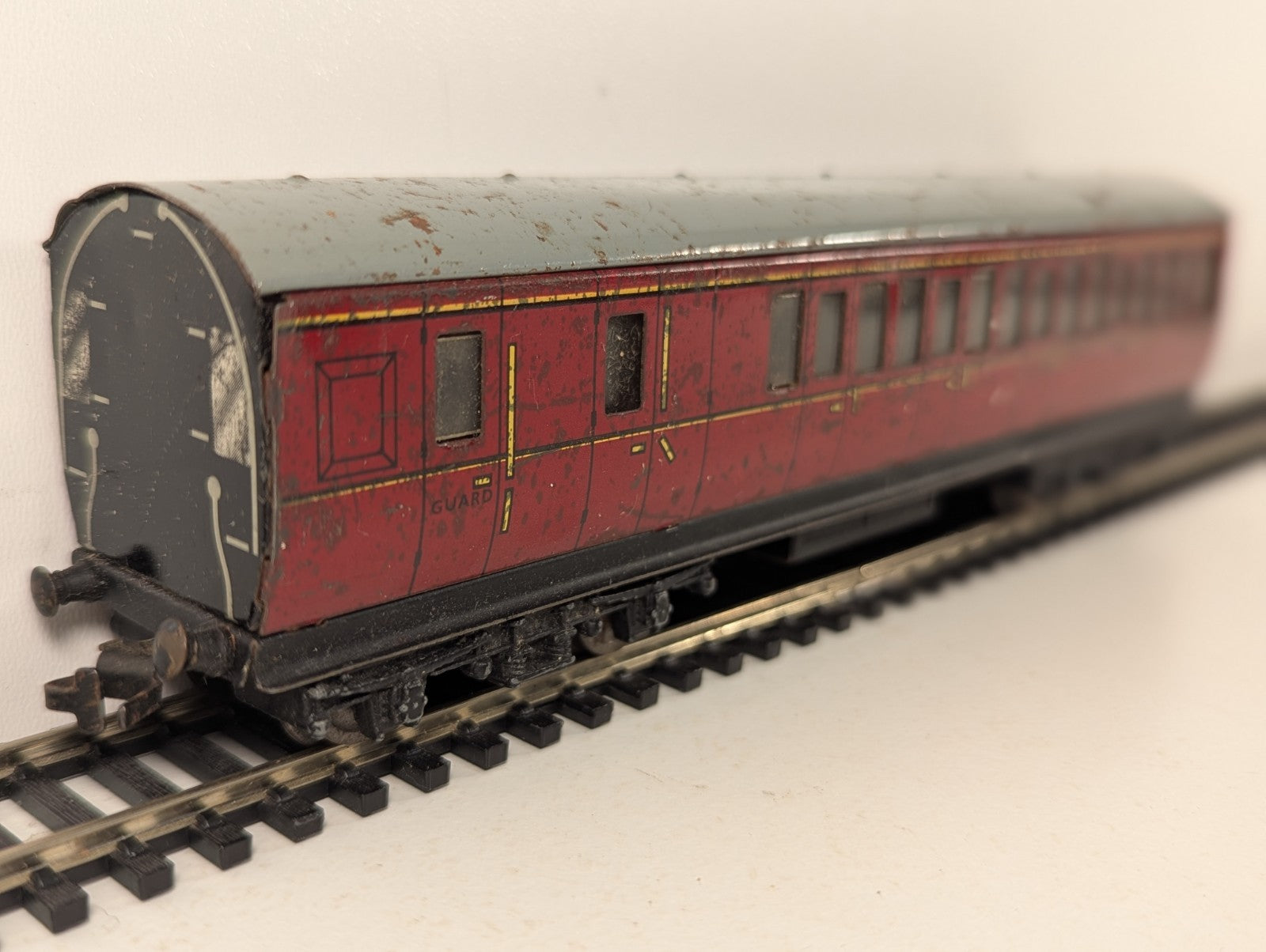 Hornby Dublo OO Gauge LMS Brake Third Tinplate Corridor Coach