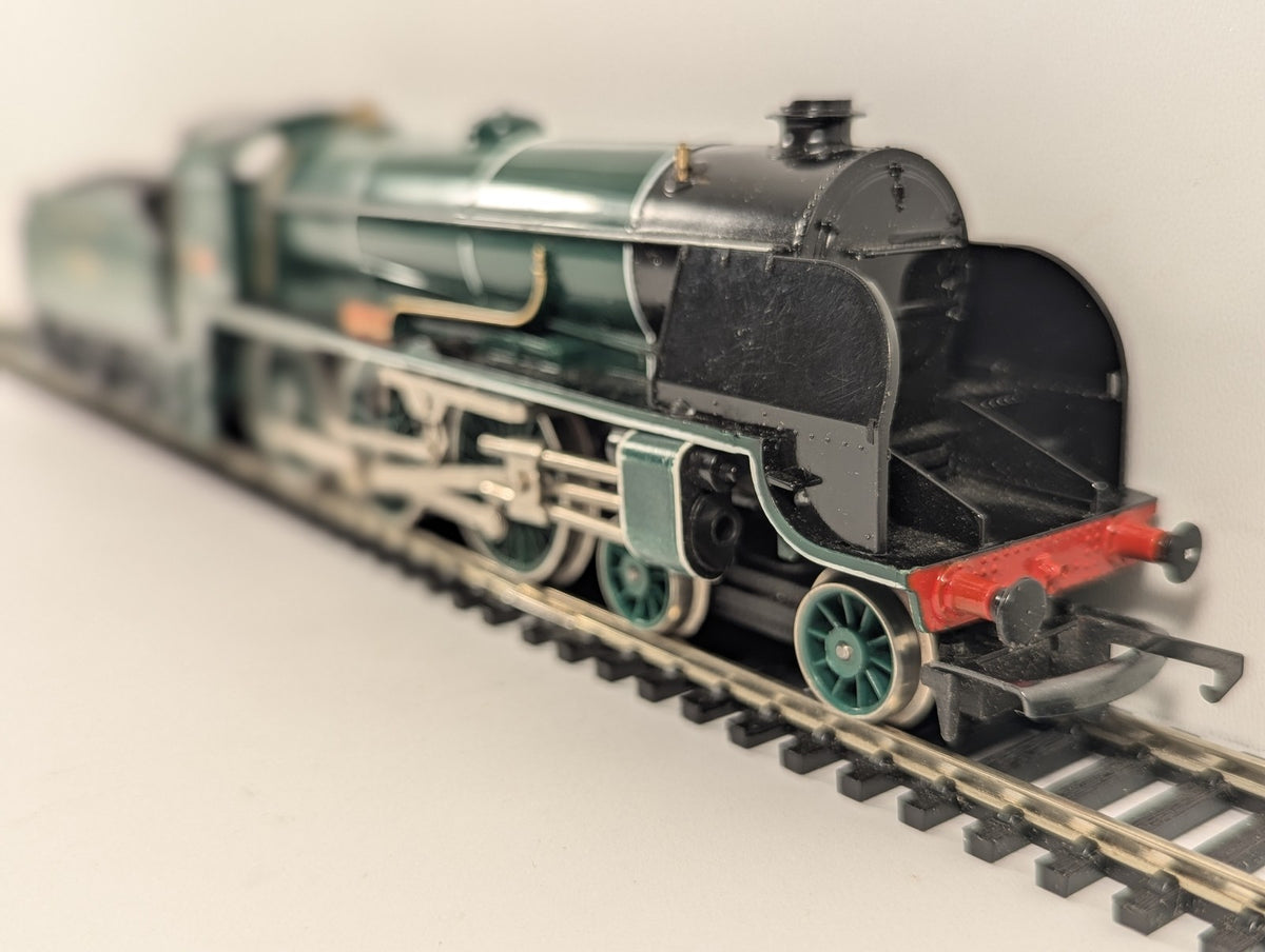 Hornby OO Gauge Class N15 King Arthur Class 'Sir Dinadan' Steam Locomotive 795