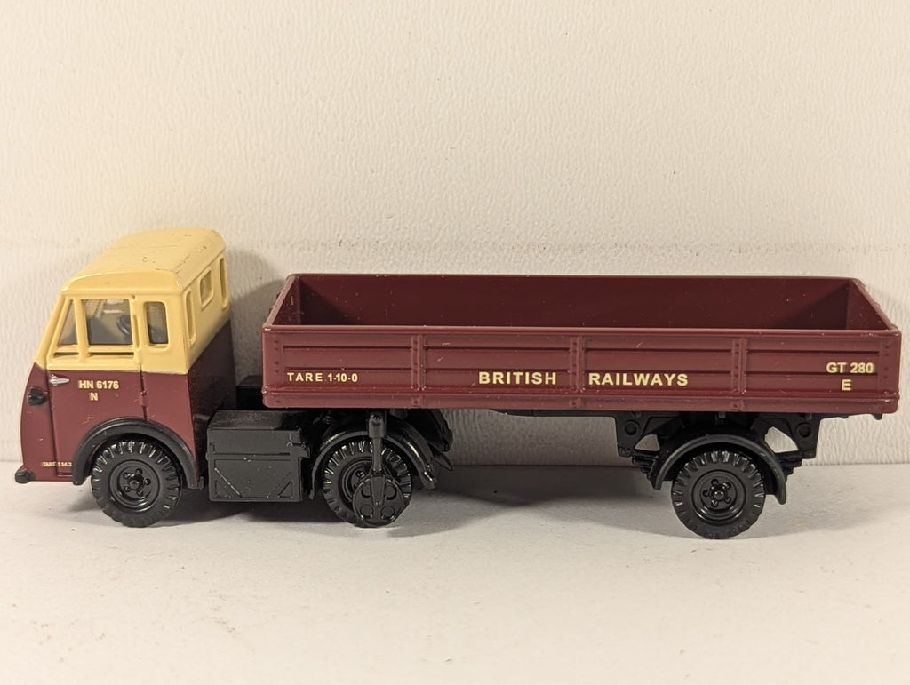 Classix OO Gauge Scammell Scarab with Dropside Trailer Die-cast Model Vehicle