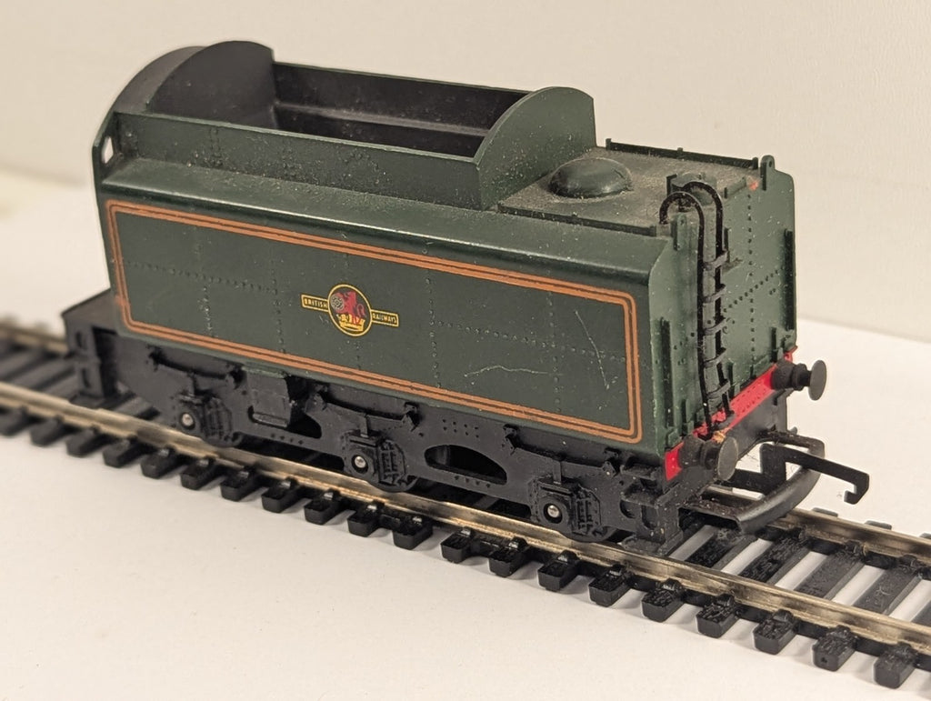 Tri-ang OO Gauge BR Green 6-Wheel Tender for a Britannia Class