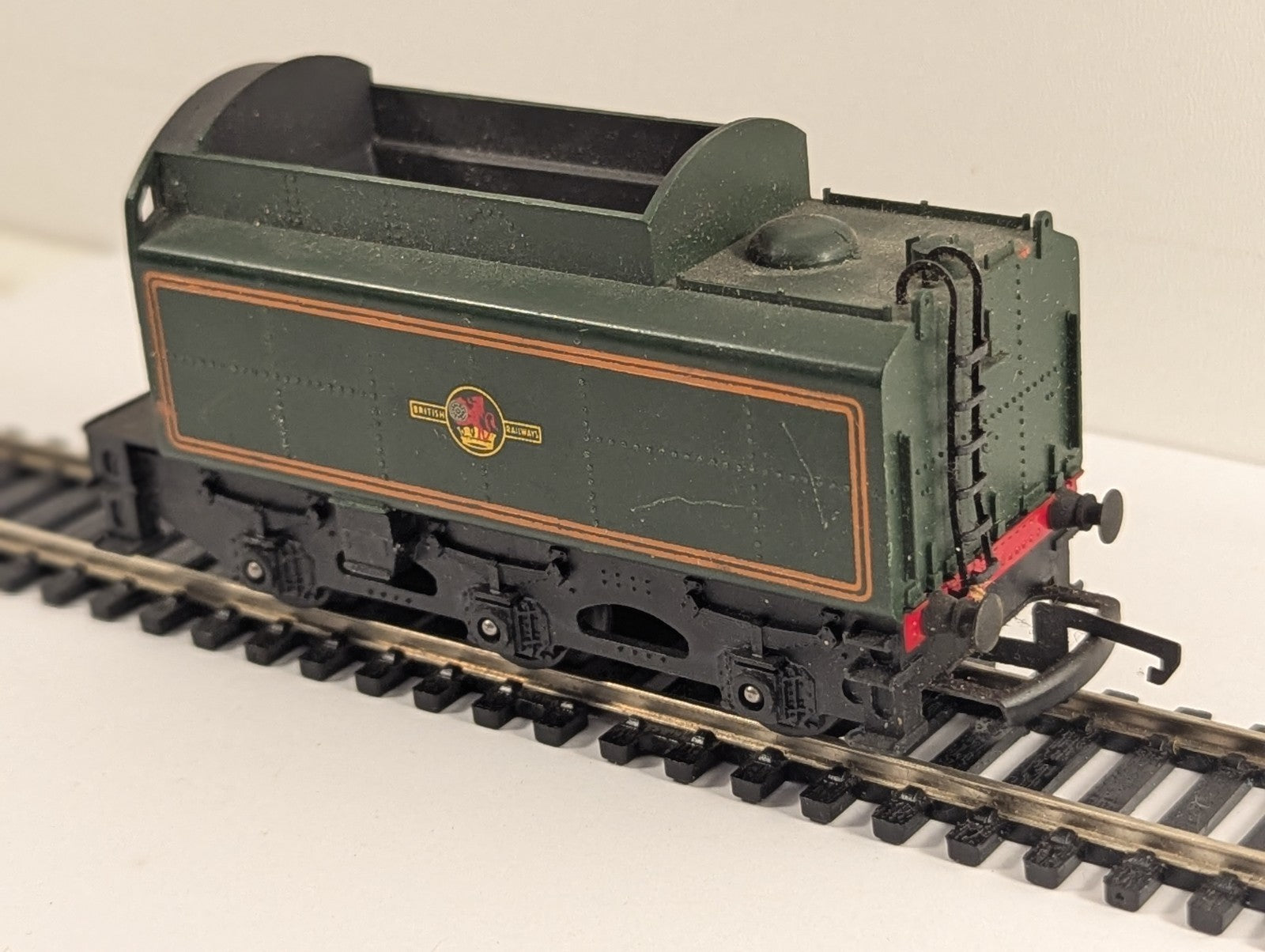 Tri-ang OO Gauge BR Green 6-Wheel Tender for a Britannia Class