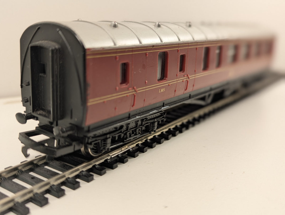 Hornby R475 OO LMS Brake 3rd Coach 5644 Maroon