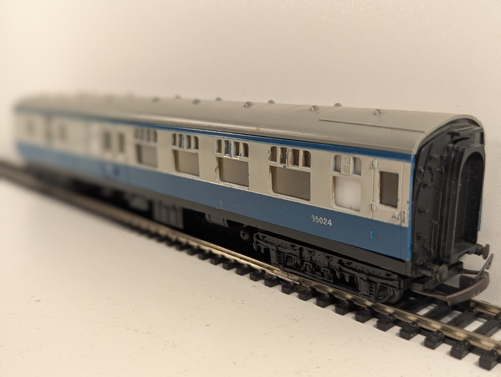 Tri-ang OO Gauge BR Mk1 Brake Second Corridor (BSK) Passenger Coach