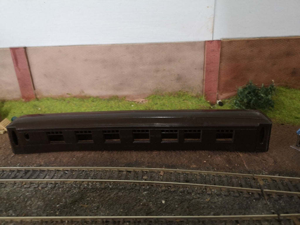Graham Farish OO Gauge Pullman Coach Body Ready To Paint