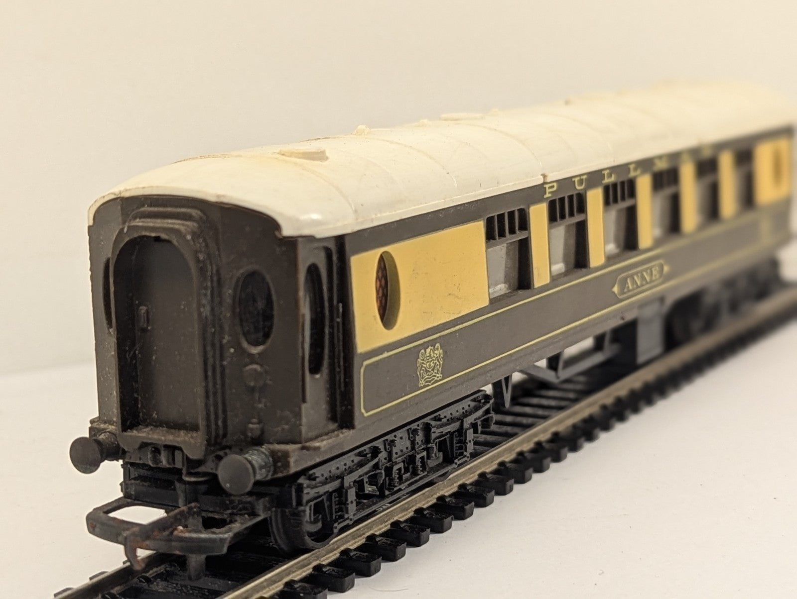 Tri-ang OO Gauge Pullman Coach Anne
