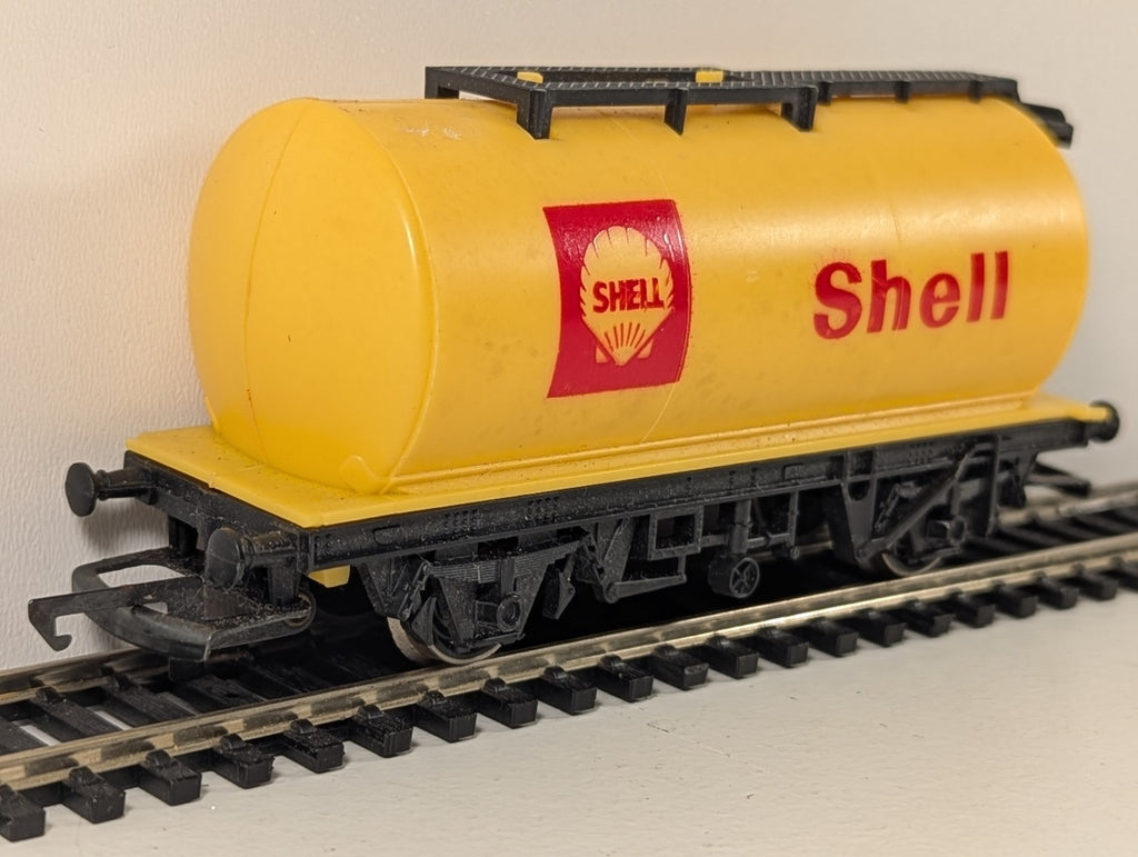 Hornby R227 OO Gauge Shell Tank Wagon