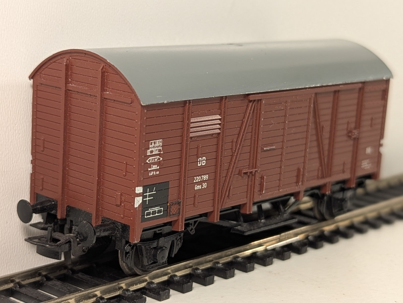Liliput L225303 Deutsche Bundesbahn Covered Goods Wagon