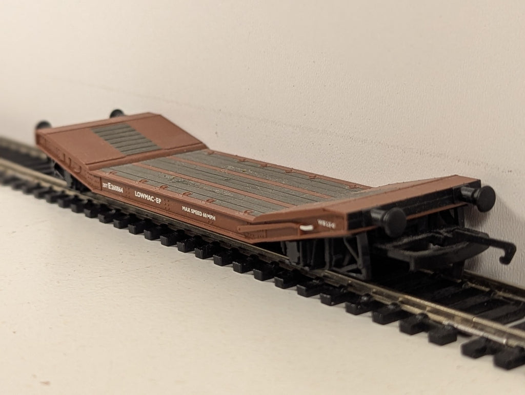 Hornby OO Gauge Lowmac Wagon Goods Wagon E260864 BR Bauxite