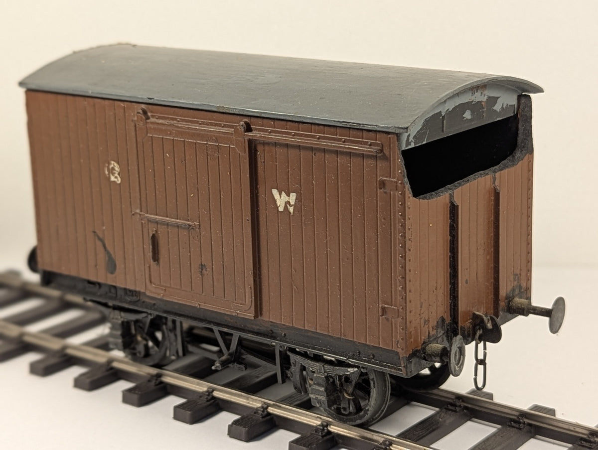 Kit Built O Gauge GWR 12 Ton Box Van - missing buffer head and damaged ends
