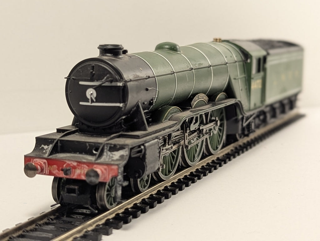 Hornby OO Gauge Flying Scotsman Steam Locomotive 4472 LNER Green