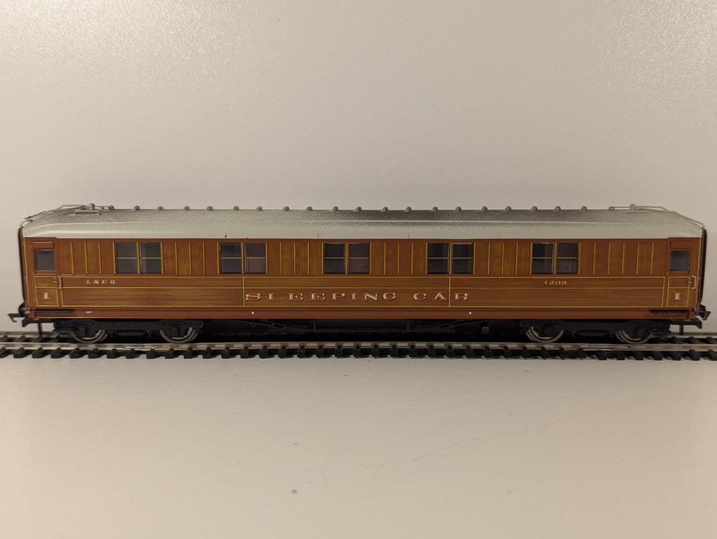 Hornby R4174 LNER 61ft 6in Corridor Sleeper Coach 1208 Teak