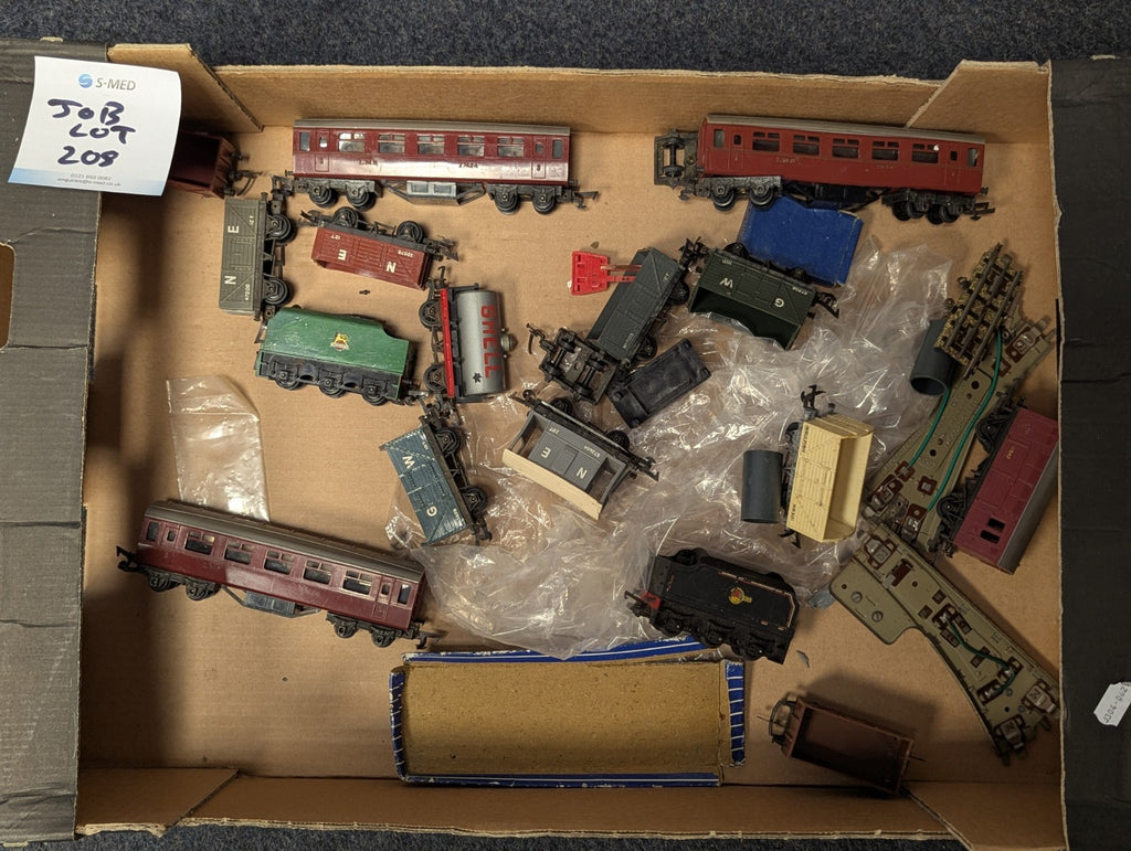 OO Gauge Job Lot of Model Railway Spares & Parts - Lot 208