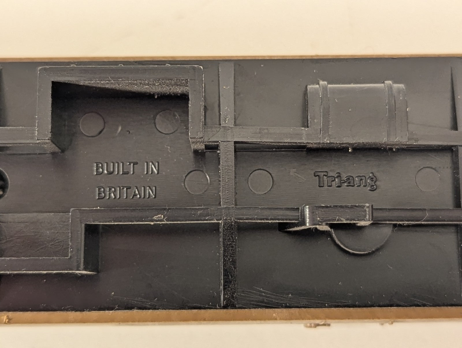 Tri-ang OO Gauge LNER Teak Composite Third Coach