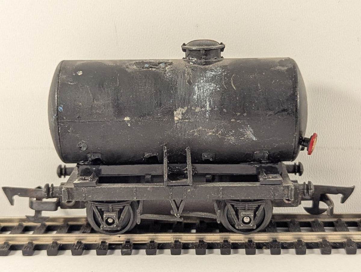 Tri-ang OO Gauge 4-Wheel Tank Wagon Custom Black