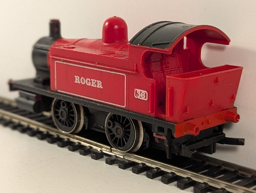 Hornby R336 OO Gauge Roger 0-4-0 Industrial Tank Locomotive - Spares/Repairs