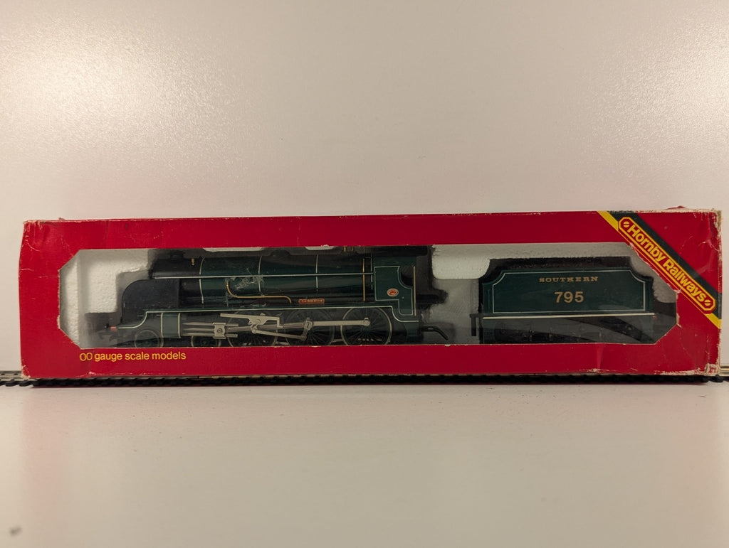 Hornby OO Gauge King Arthur Class 'Sir Dinadan' Steam Locomotive 79