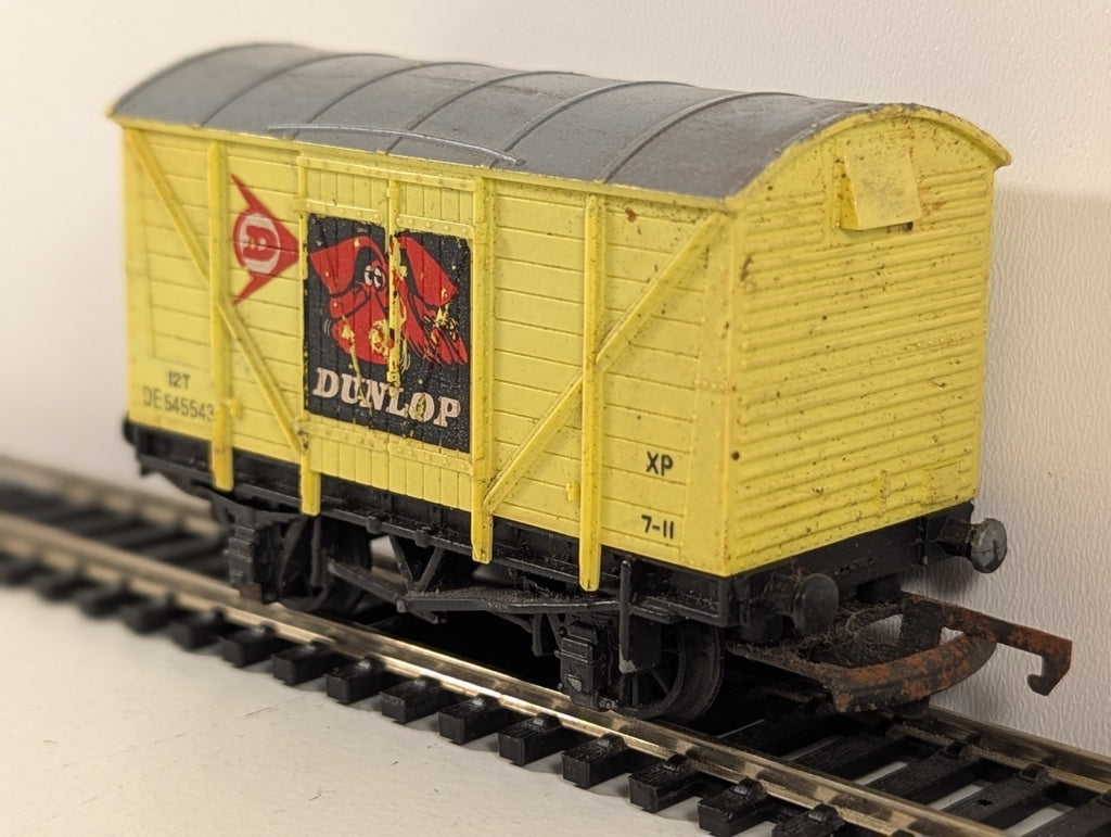 Wrenn Railways W5004 OO Gauge 12T Ventilated Van “Dunlop”