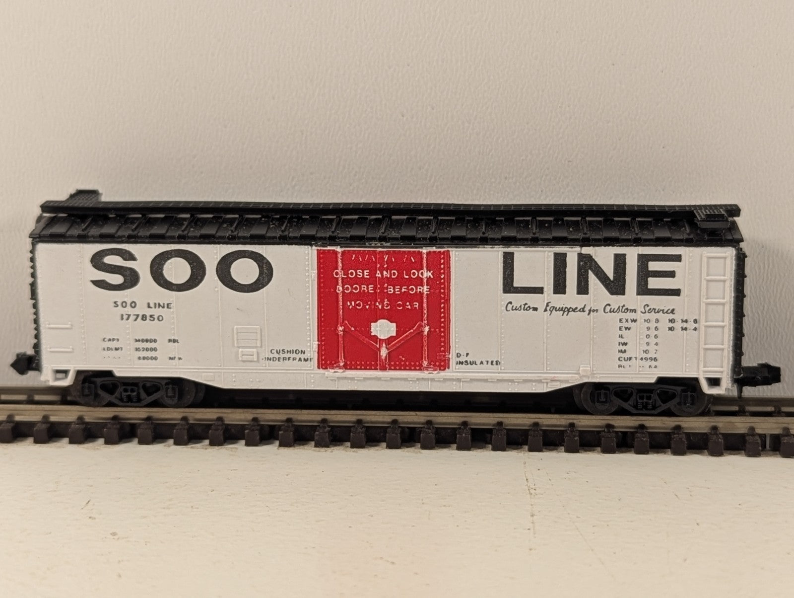 Minitrix 3246 N Gauge Soo Line 50ft Plug Door Boxcar - Boxed